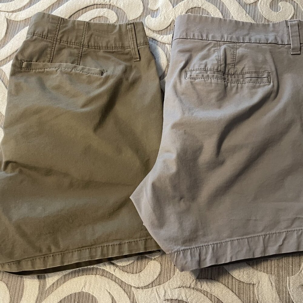 Old Navy Everyday Short Womens Size 4 Olive Green and Gray - 2 pairs